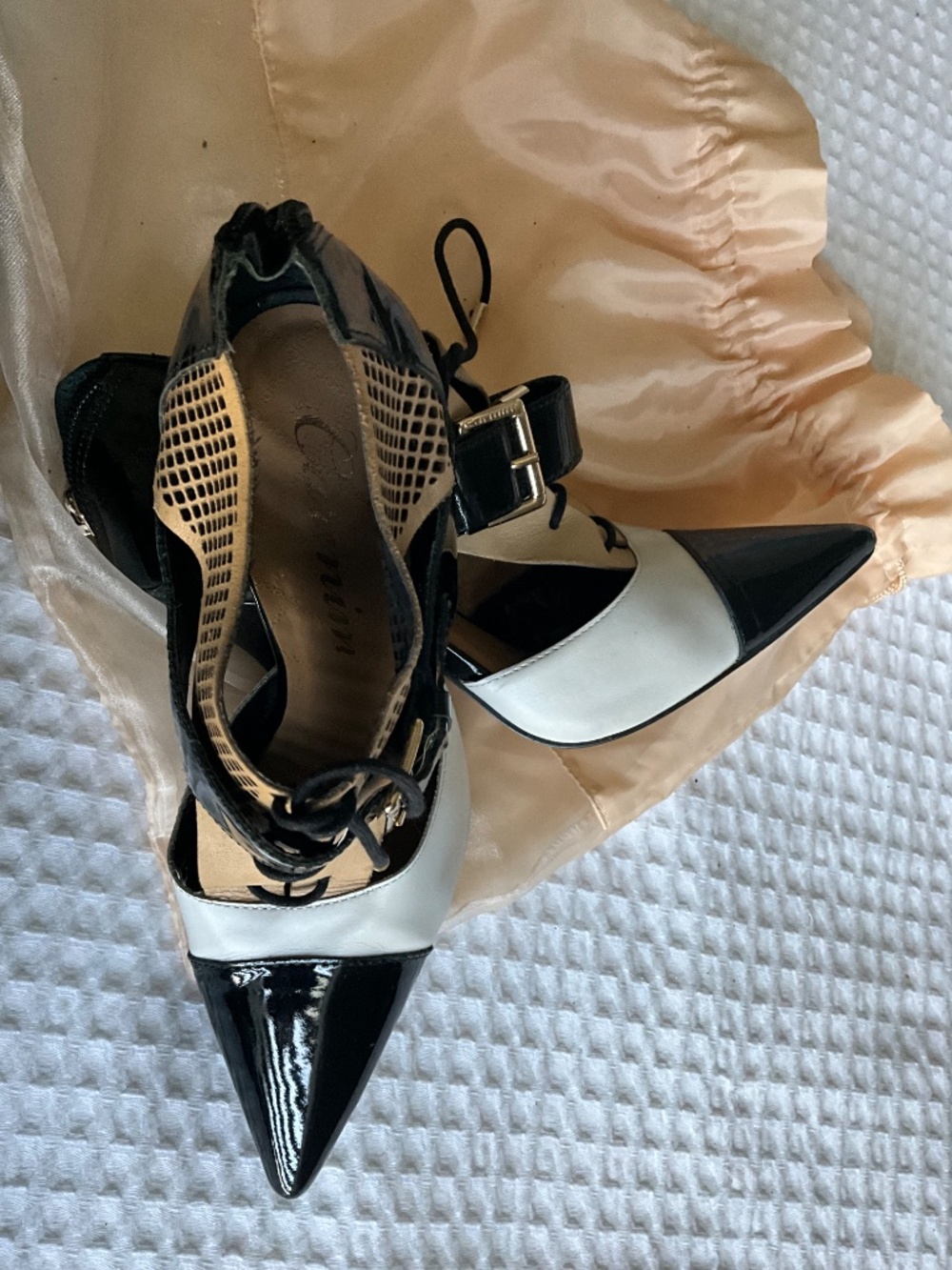 Carmen Steffens Vintage-Inspired Heels - Picture 9 of 9